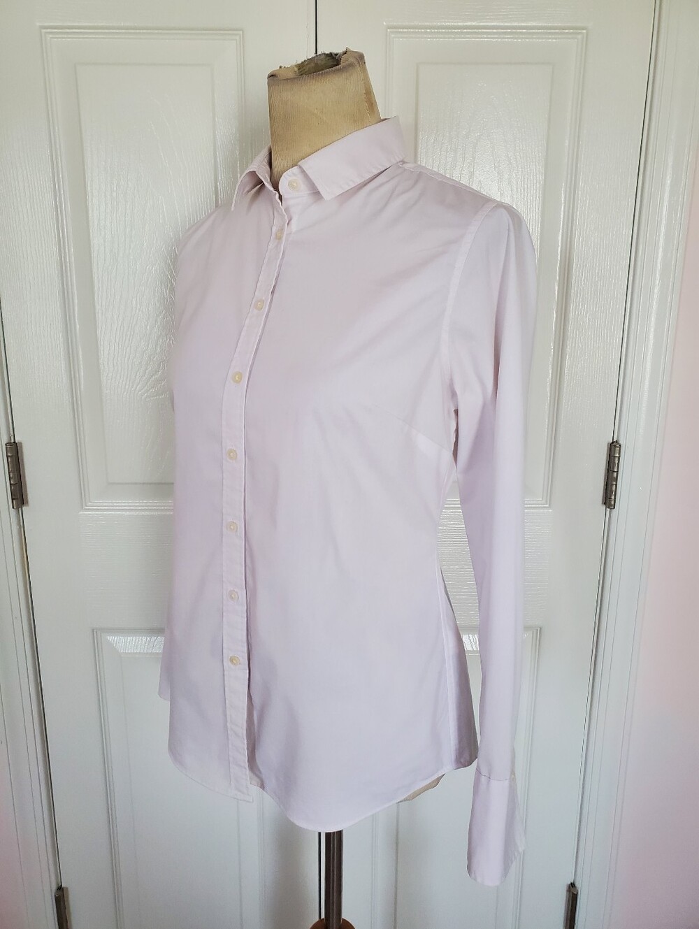 Banana Republic "RileyII" Shirt Designed to Create a Tailored Silhoutte (Size 6) - Picture 6 of 16